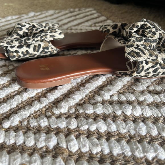 Sandals with Bow- Beige/leopard print- size 7( US)/ 38(EUR) - Picture 2 of 3